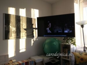 obraz American Girl in Italy a televízna obrazovka počas západu slnka